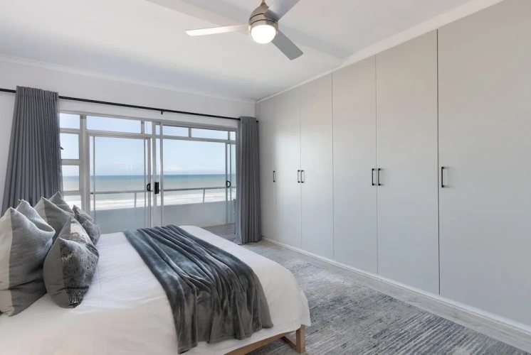 3 Bedrooms Apartment
