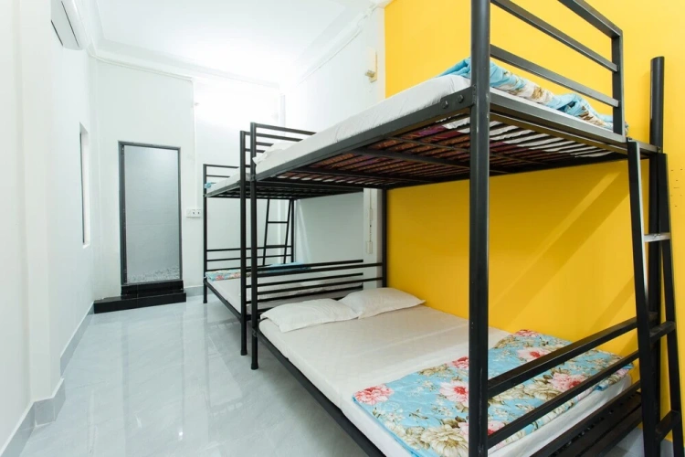 Standard Quadruple room with courtyard view