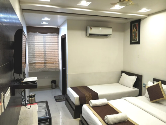 Hotel Jinendra Palace
