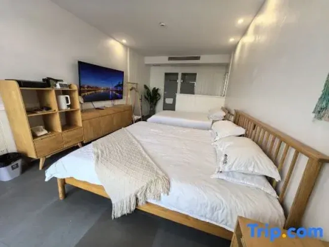 Standard Family room with courtyard view