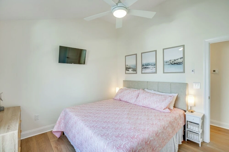 4 Bedrooms Apartment