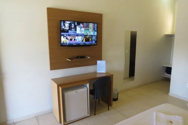 Deluxe Quadruple Basement room with lake view