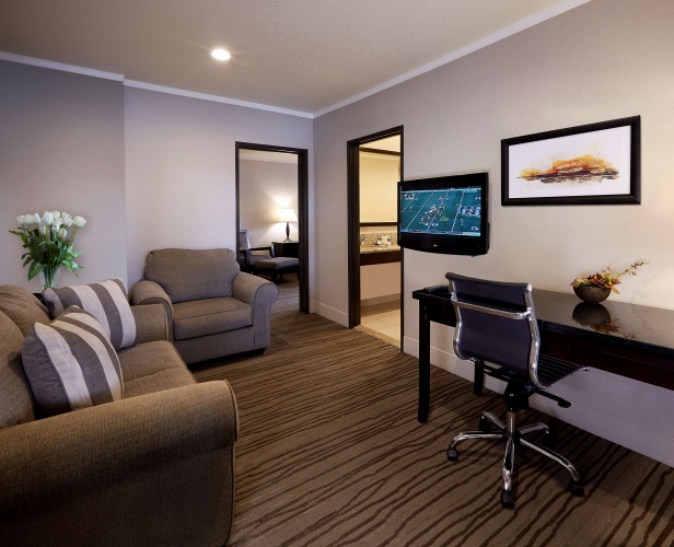 DoubleTree by Hilton Claremont photo 8