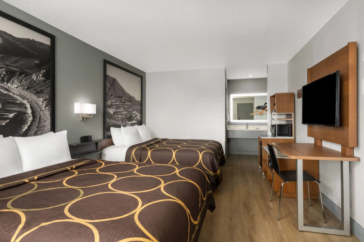 Super 8 by Wyndham Fort Bragg