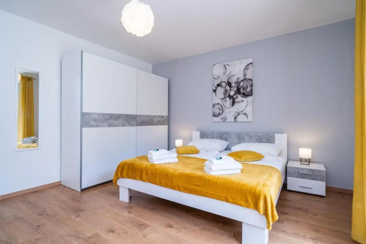 Luxurious Ivella by AULA