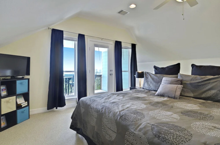 A View to Remember 3 Br home by RedAwning