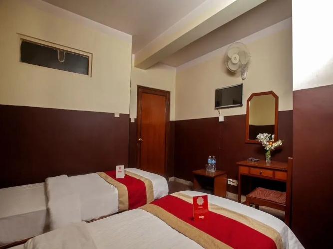 OYO 169 Hotel Cosmic