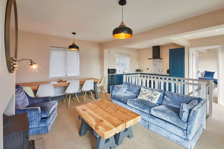 Host Stay Watch House