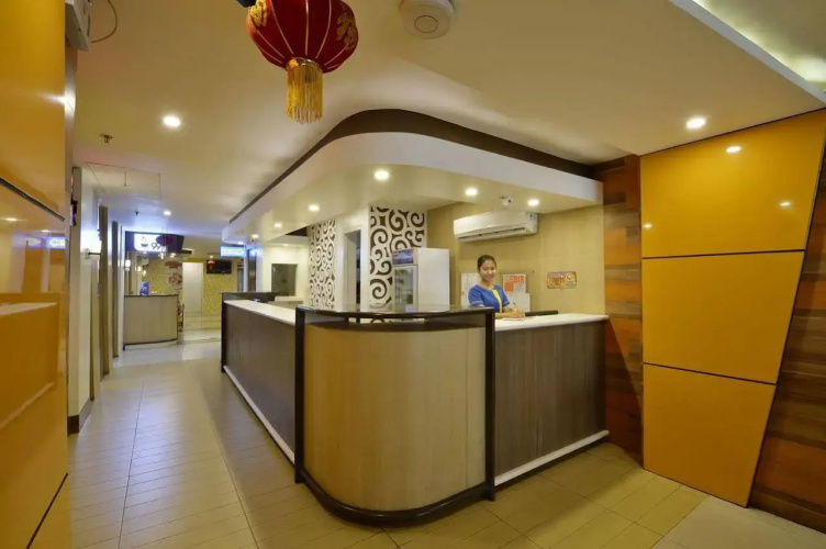 Hotel 99 Monumento Caloocan