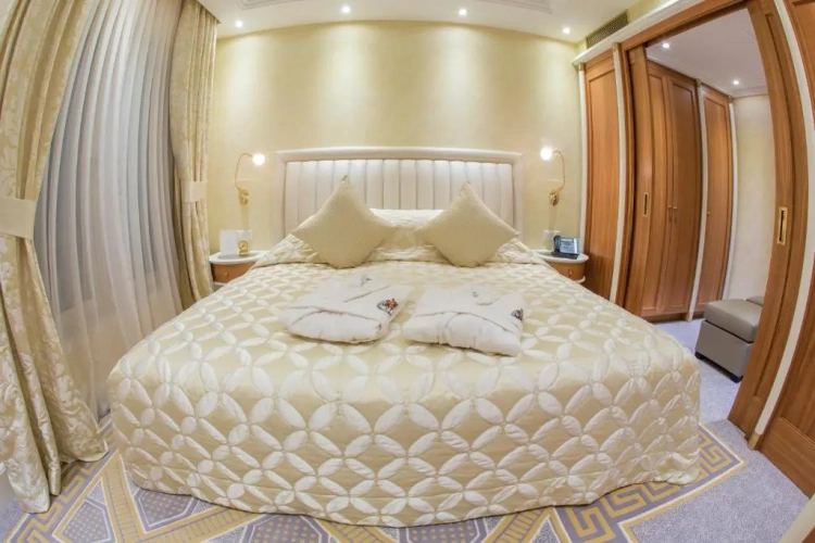 Deluxe Suite with view