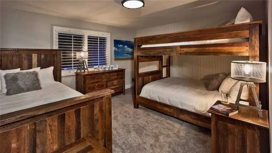 Time Flys Lodge