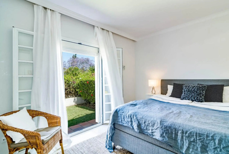 AP165 - Contemporary Scandinavian Style Apartment
