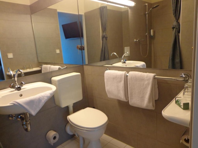 Standard Triple room