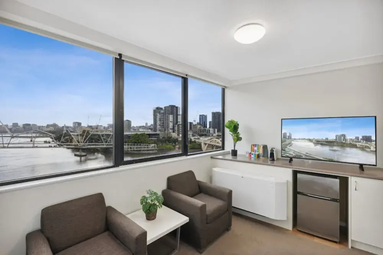 Central Brisbane Studio With Stunning River Views