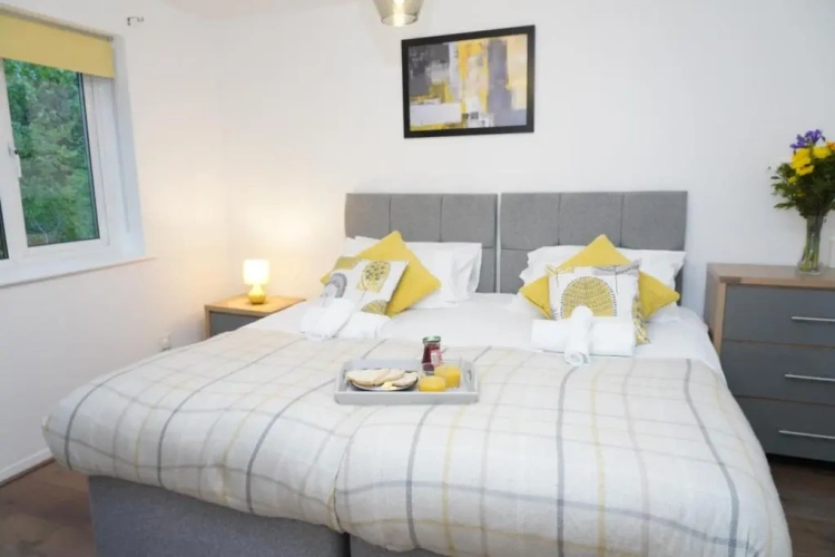 2 Bedrooms Apartment
