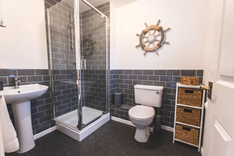 Vespasian Quay - Balcony overlooking the River Itchen - Secure & private parking