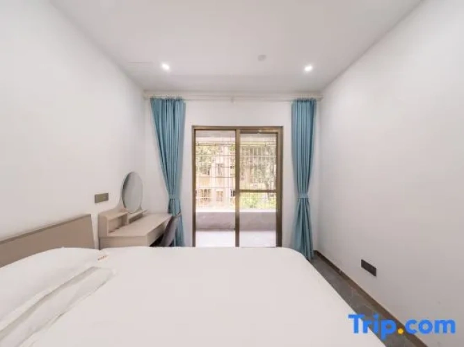 2 Bedrooms Business Suite with balcony