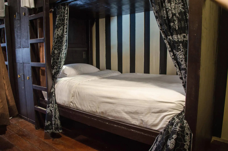 Bed & Butler Hostel