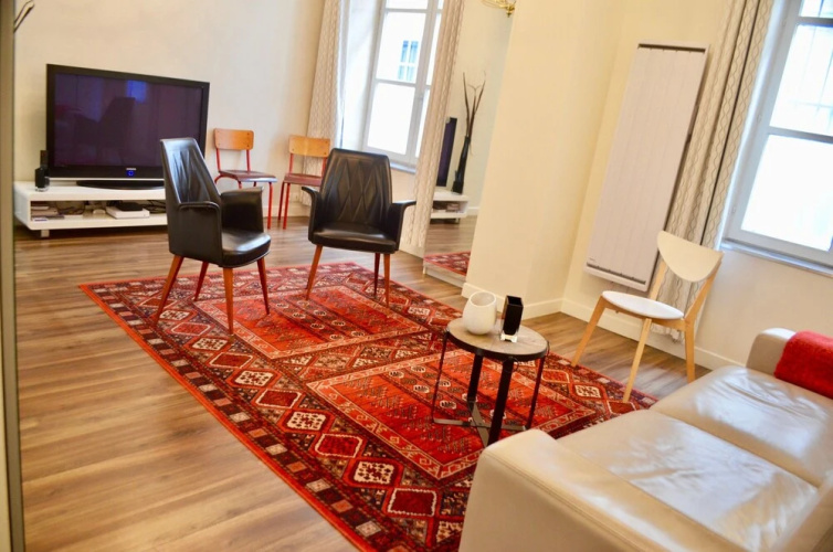 1 Bedroom Flat In Central Marais