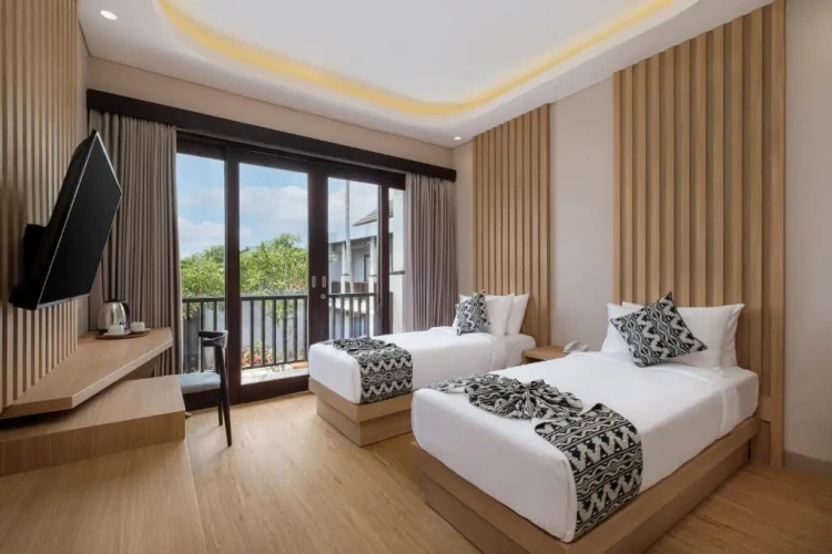 Deluxe Double room with pool view