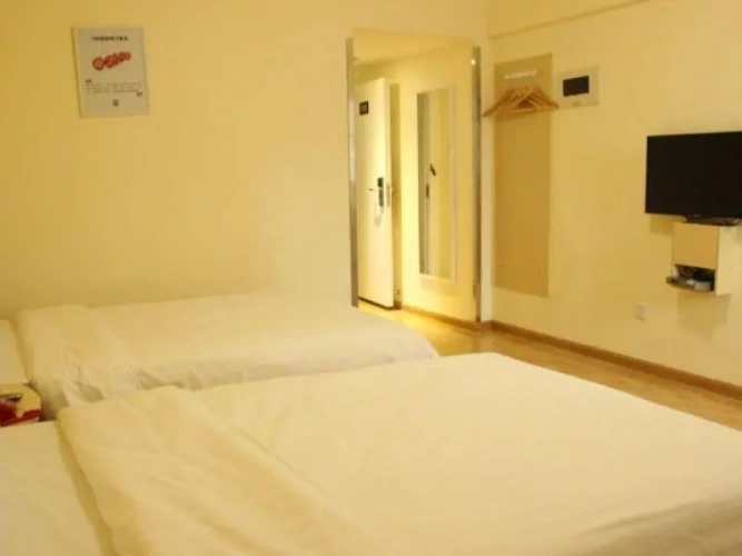 Standard Twin room with city view