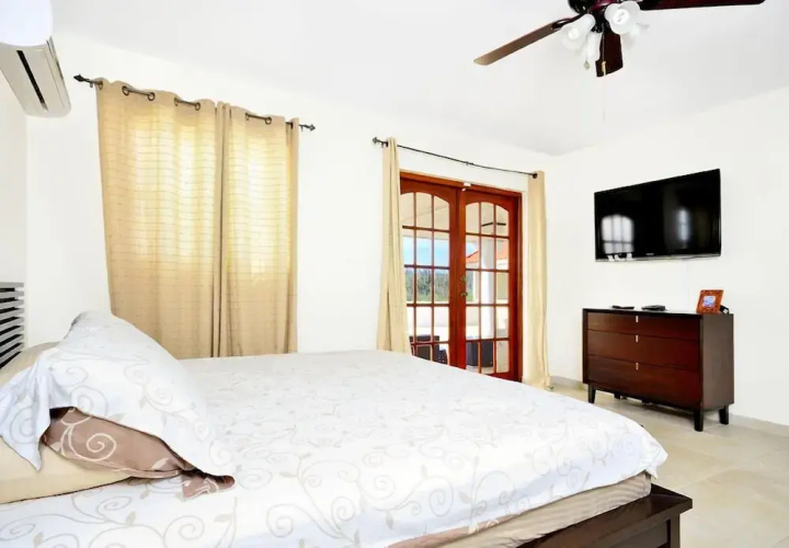 Jolie Villa