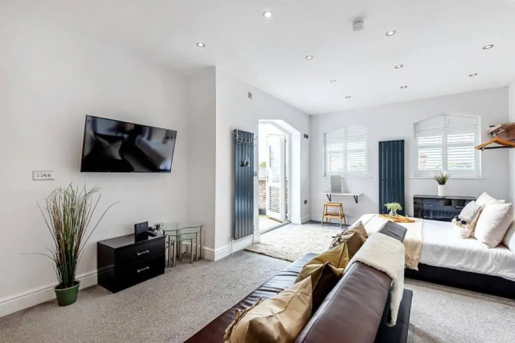 Locket Studio - Cosy Apartment with Balcony