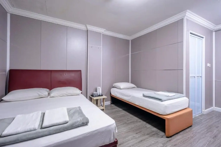 Standard Triple room