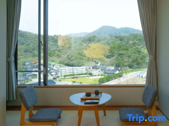 Standard Twin room with mountain view