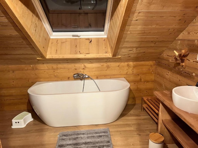 5 Bedrooms Cottage