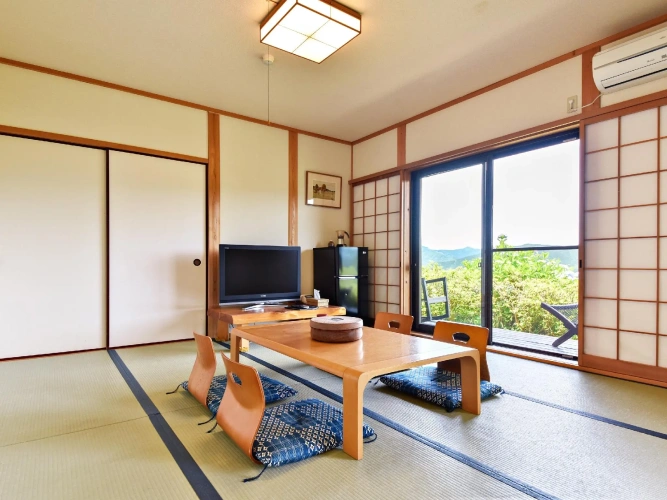 Standard Twin room with mountain view