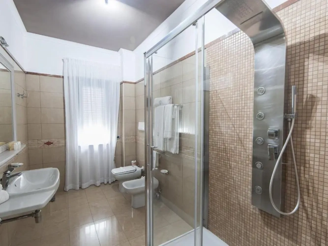 Standard Triple room
