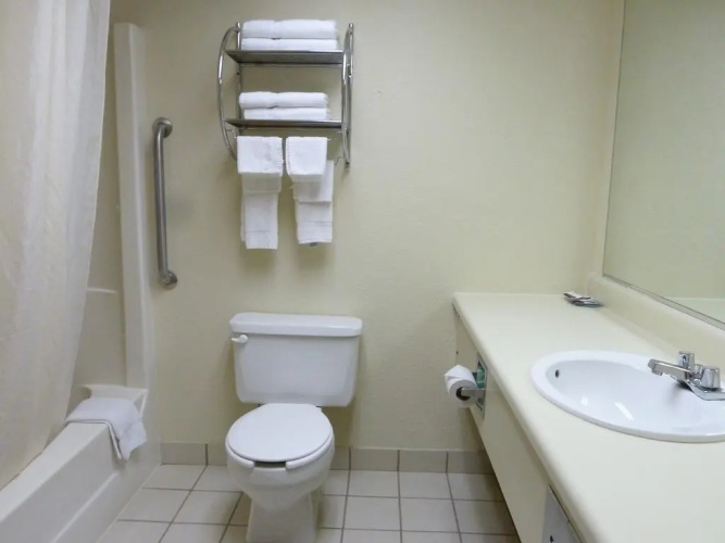 Katahdin Inn & Suites