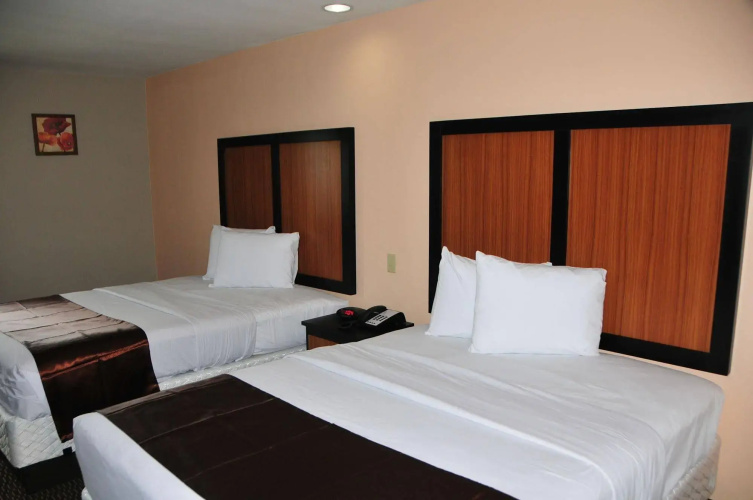 Paradise Inn & Suites