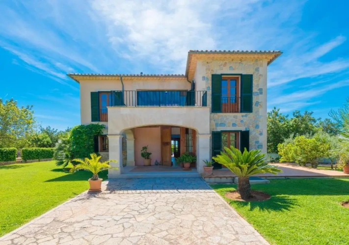 4 Bedrooms Villa