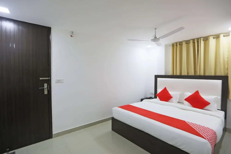 Gour White House by OYO Rooms