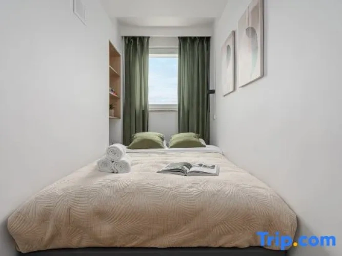 3 Bedrooms Apartment with city view
