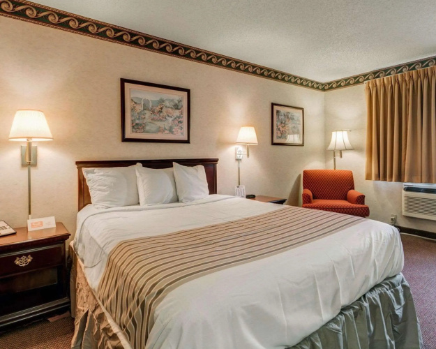 Econo Lodge Inn & Suites El Paso West