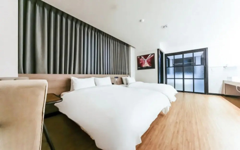 Changwon Palyongdong Praha Hotel