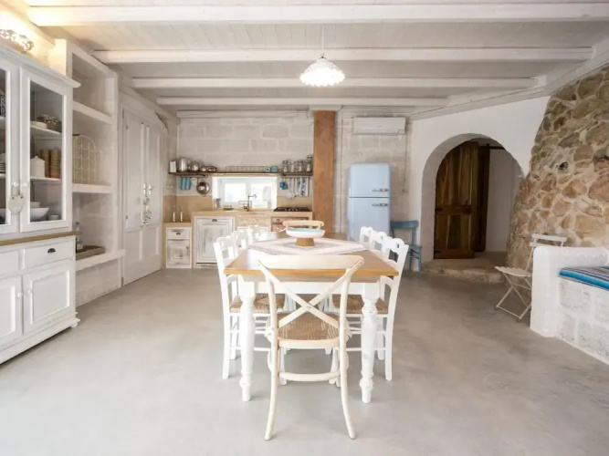 Luxurious Villa in Torre Suda with Hot Tub