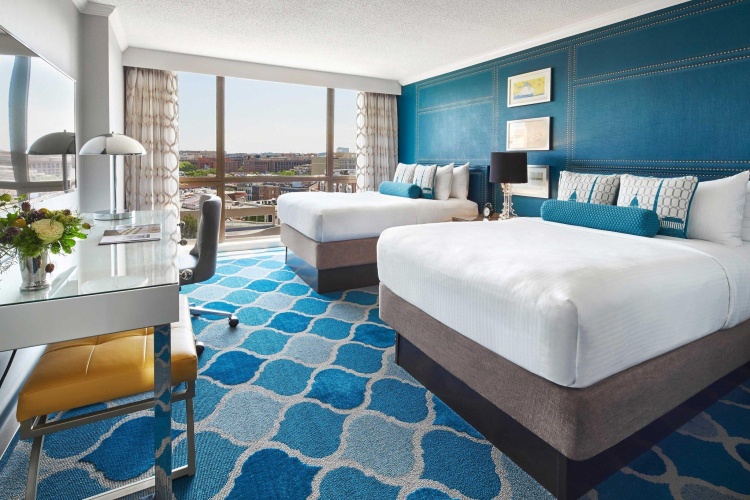 Standard Quadruple room with city view