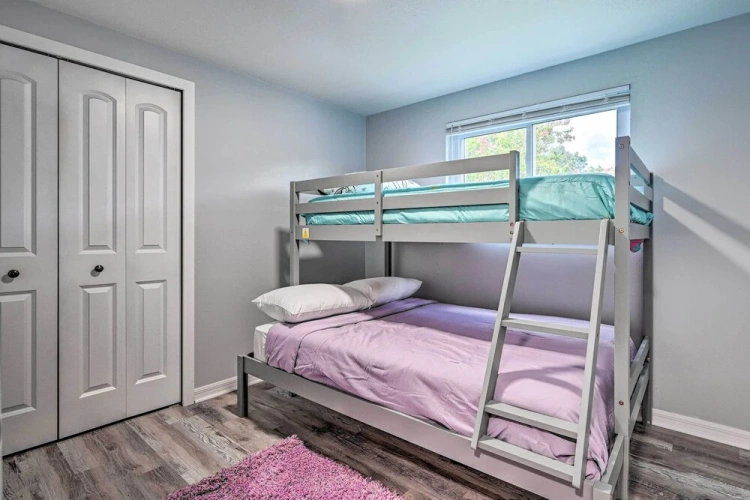 5 Bedrooms Cottage