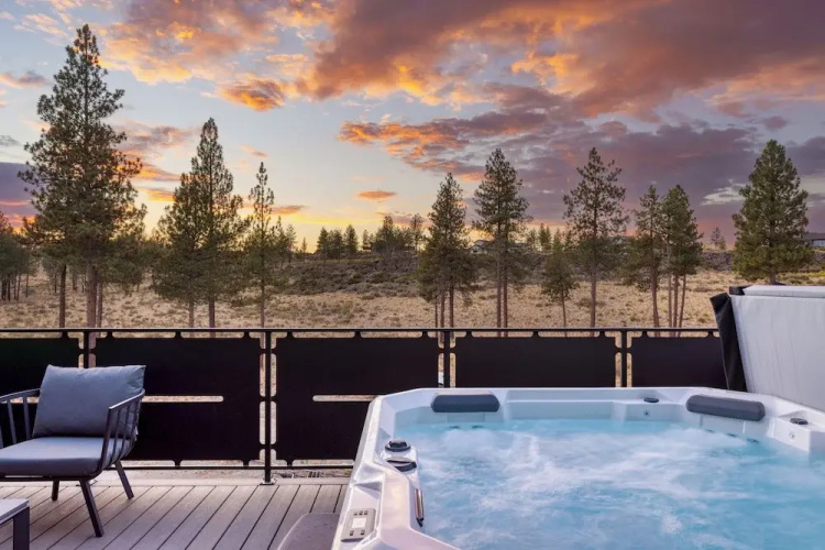 The Aerie Suites by AvantStay – Modern Comfort with Mountain Views