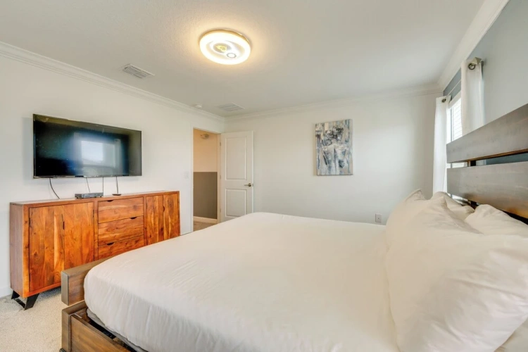 4 Bedrooms Apartment