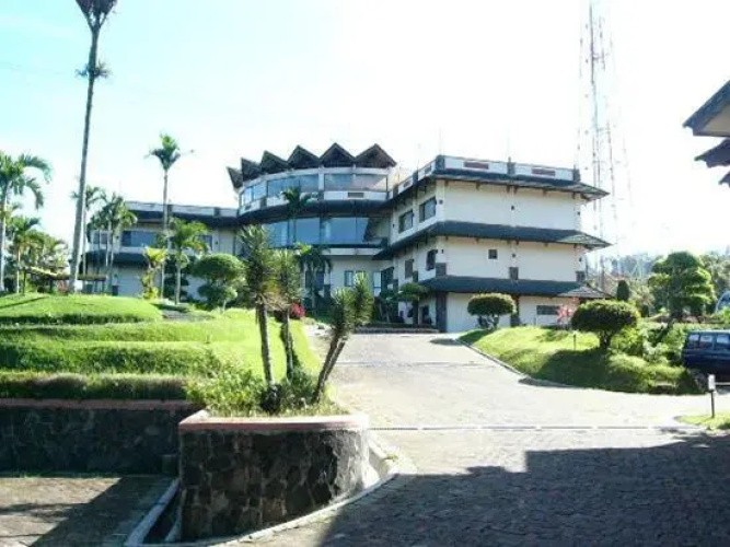 Parkside Nuansa Maninjau Resort