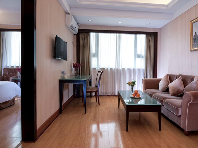 Deluxe Suite