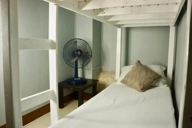 E Transient - Hostel