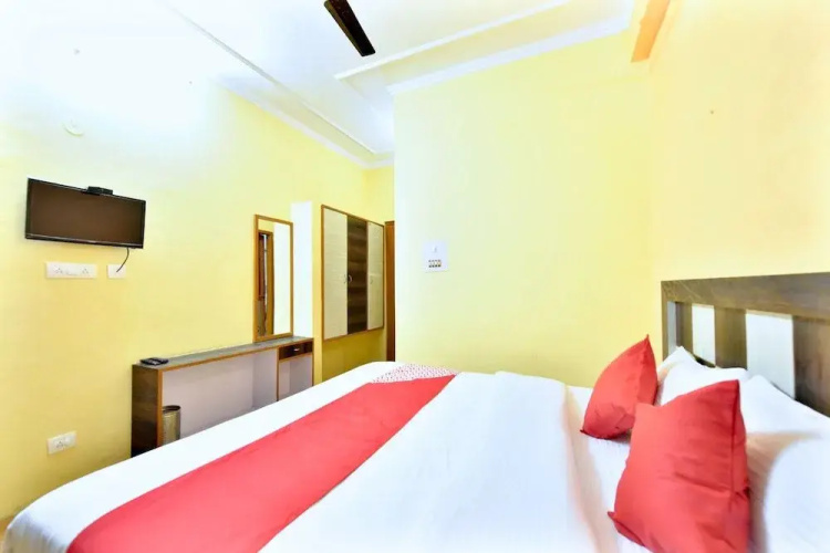 OYO 12740 Hotel Amandeep