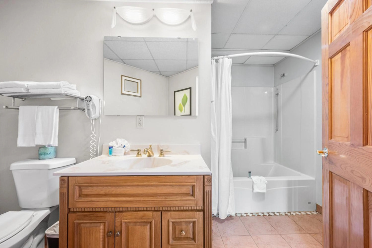 Cedar Park Inn & Whirlpool Suites photo 17