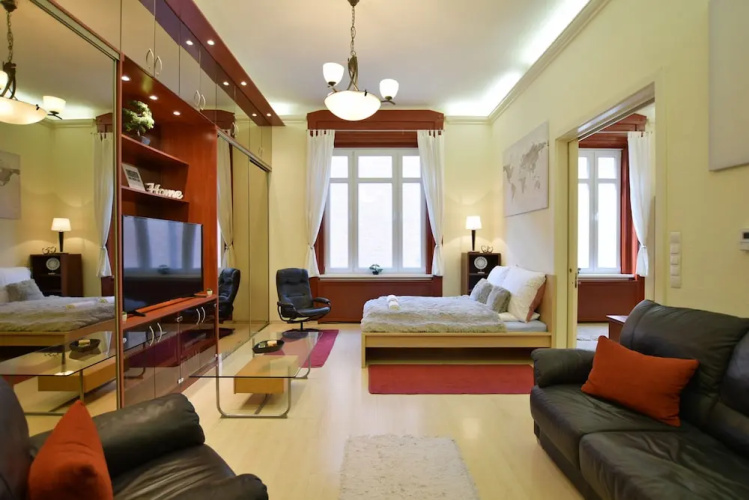 Ultra central apartment at Synagogue